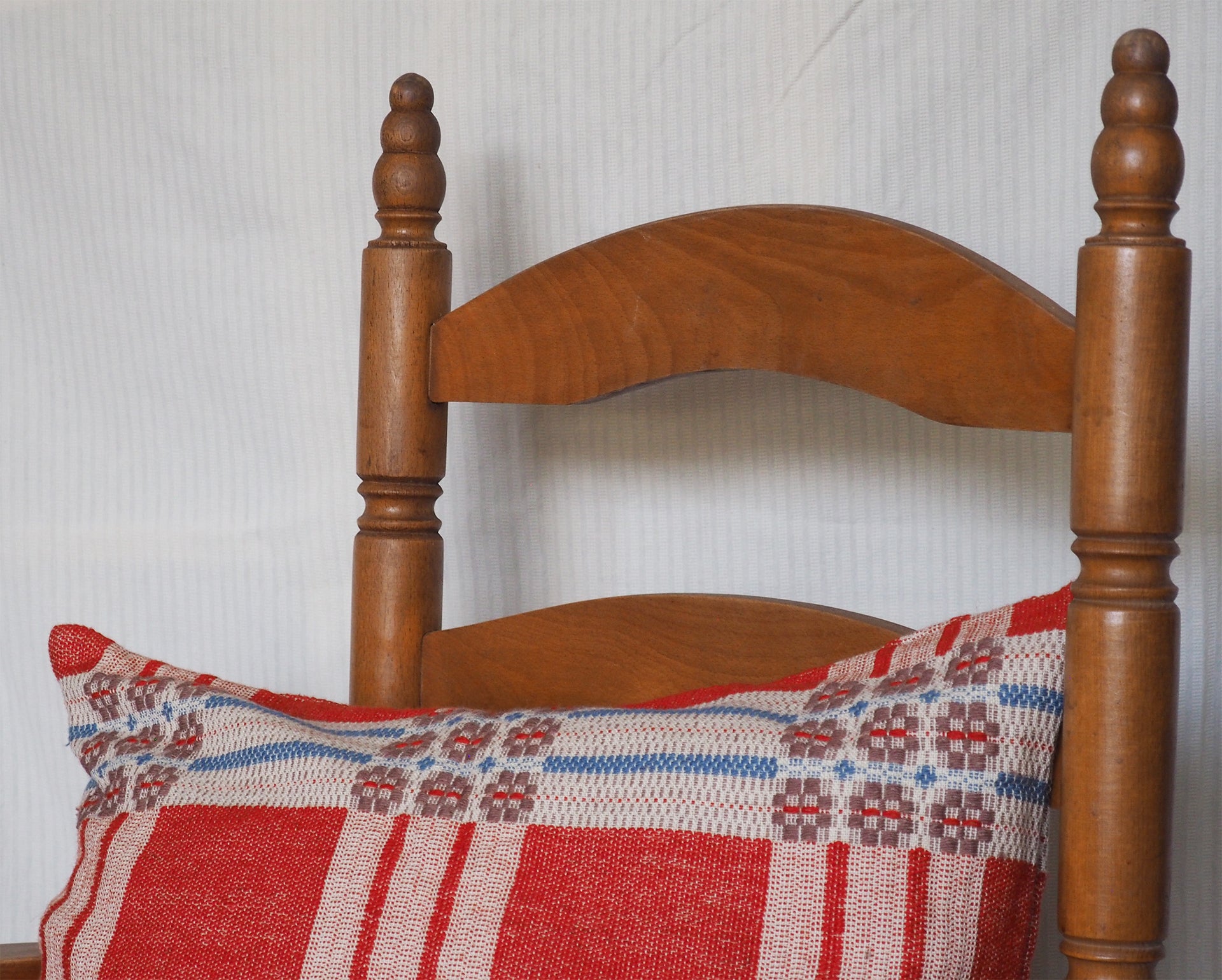 Handwoven cushion cover